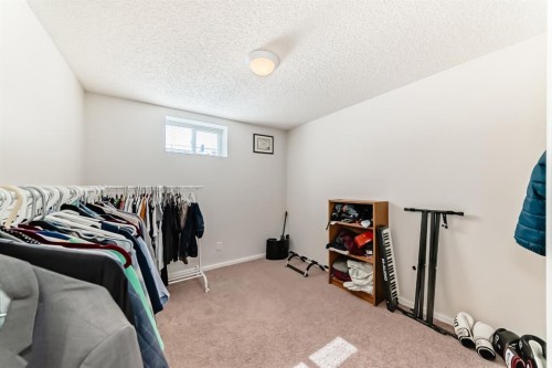 19 Meadowview Road Sw, Calgary, AB - Indoor