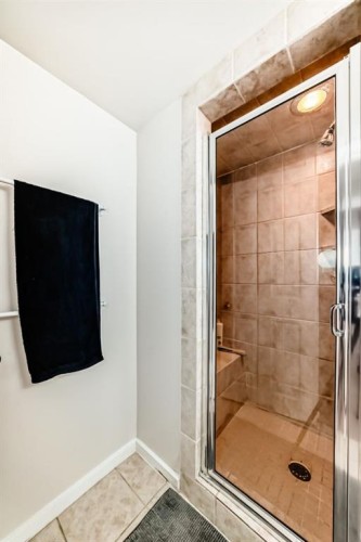 19 Meadowview Road Sw, Calgary, AB - Indoor Photo Showing Bathroom