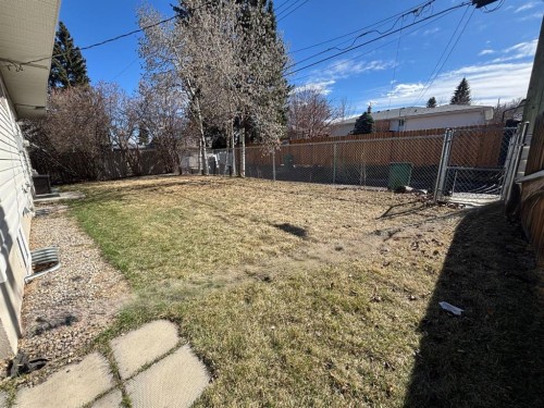 19 Meadowview Road Sw, Calgary, AB - Outdoor