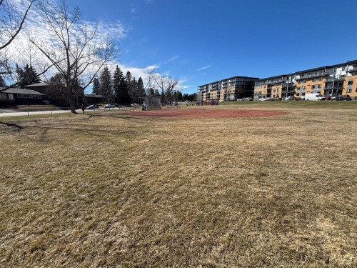 19 Meadowview Road Sw, Calgary, AB - Outdoor