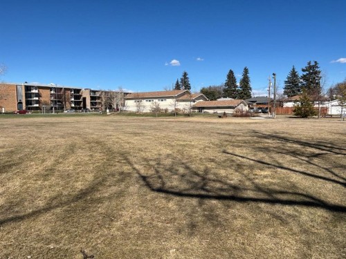 19 Meadowview Road Sw, Calgary, AB - Outdoor