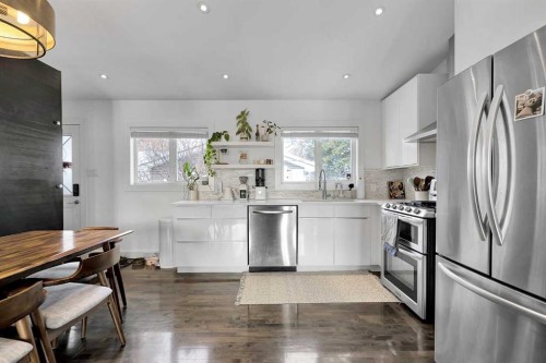 4115 Bowlen Street Nw, Calgary, AB - Indoor Photo Showing Kitchen With Stainless Steel Kitchen With Upgraded Kitchen