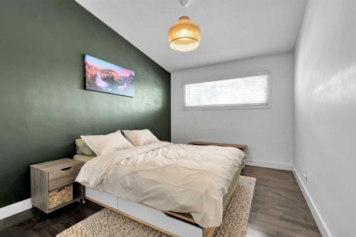 4115 Bowlen Street Nw, Calgary, AB - Indoor Photo Showing Bedroom