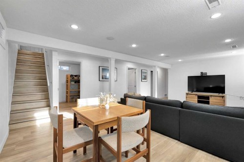 4115 Bowlen Street Nw, Calgary, AB - Indoor