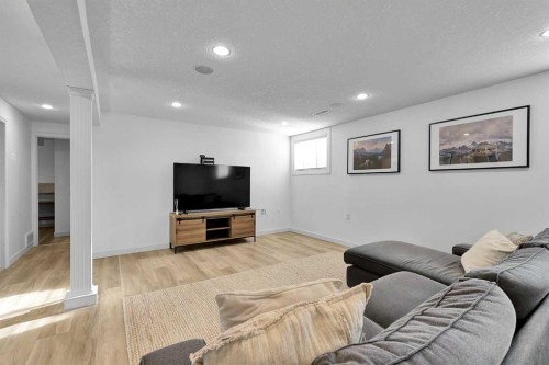 4115 Bowlen Street Nw, Calgary, AB - Indoor Photo Showing Living Room
