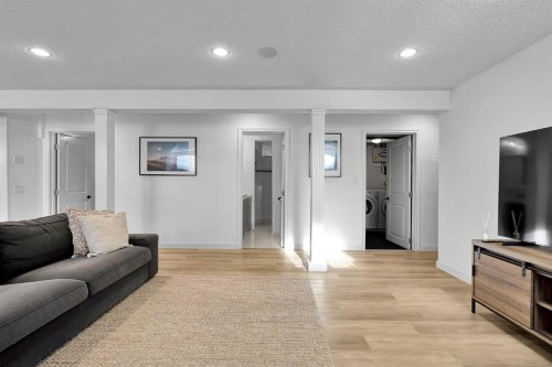 4115 Bowlen Street Nw, Calgary, AB - Indoor Photo Showing Living Room