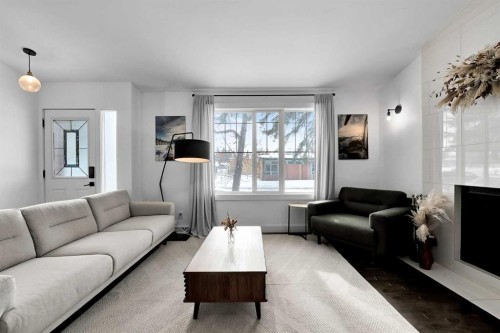 4115 Bowlen Street Nw, Calgary, AB - Indoor Photo Showing Living Room