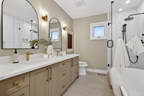 10619 Mapleglen Crescent Se, Calgary, AB - Indoor Photo Showing Bathroom