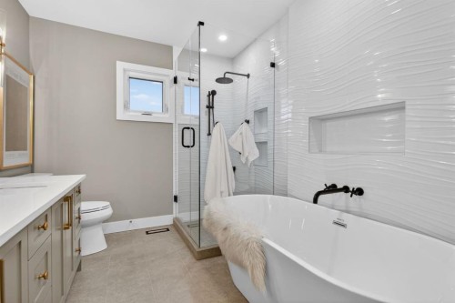 10619 Mapleglen Crescent Se, Calgary, AB - Indoor Photo Showing Bathroom