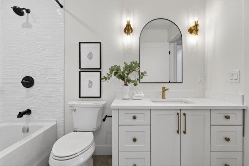 10619 Mapleglen Crescent Se, Calgary, AB - Indoor Photo Showing Bathroom