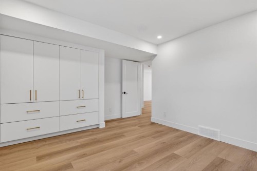 10619 Mapleglen Crescent Se, Calgary, AB - Indoor Photo Showing Other Room