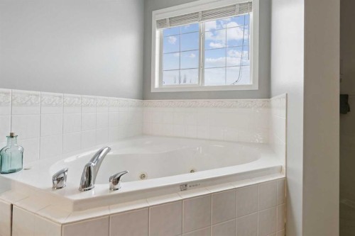 115 Cove Crescent, Chestermere, AB - Indoor Photo Showing Bathroom