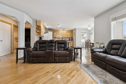 115 Cove Crescent, Chestermere, AB - Indoor Photo Showing Living Room
