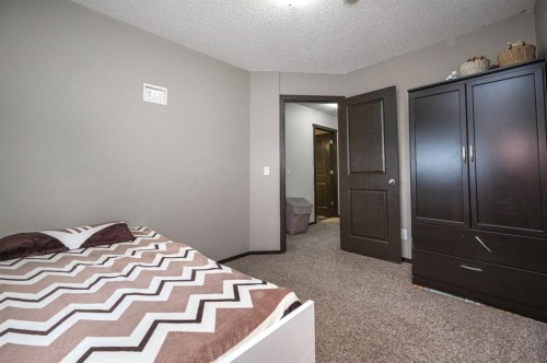 702 Panamount Boulevard Nw, Calgary, AB - Indoor Photo Showing Bedroom