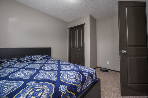 702 Panamount Boulevard Nw, Calgary, AB - Indoor Photo Showing Bedroom