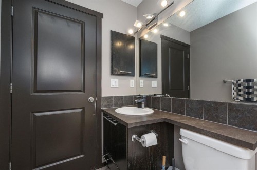 702 Panamount Boulevard Nw, Calgary, AB - Indoor Photo Showing Bathroom
