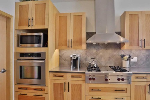 92 Sherwood Rise Nw, Calgary, AB - Indoor Photo Showing Kitchen With Upgraded Kitchen