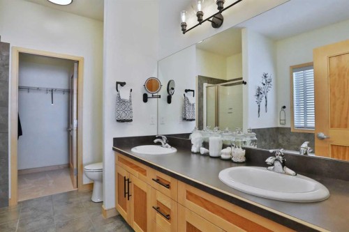 92 Sherwood Rise Nw, Calgary, AB - Indoor Photo Showing Bathroom