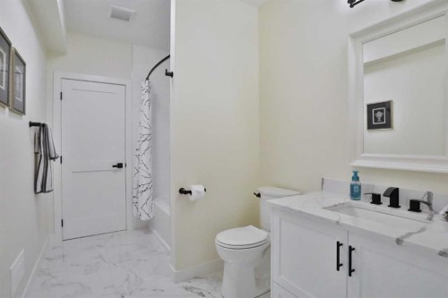 92 Sherwood Rise Nw, Calgary, AB - Indoor Photo Showing Bathroom