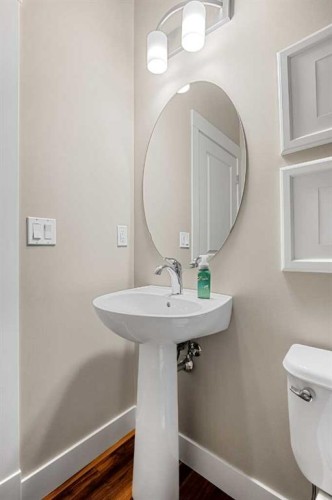 490 Mahogany Manor Se, Calgary, AB - Indoor Photo Showing Bathroom