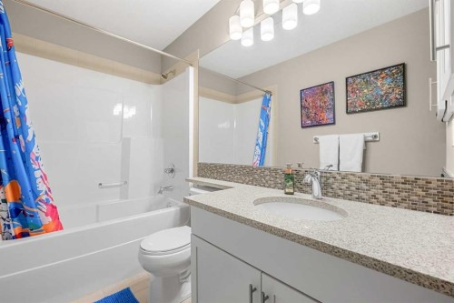 490 Mahogany Manor Se, Calgary, AB - Indoor Photo Showing Bathroom