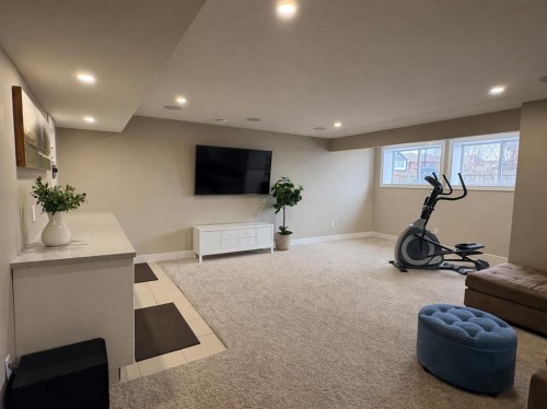 490 Mahogany Manor Se, Calgary, AB - Indoor Photo Showing Other Room