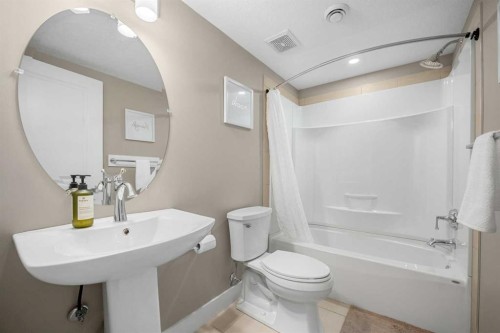 490 Mahogany Manor Se, Calgary, AB - Indoor Photo Showing Bathroom