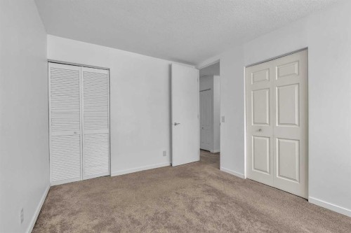 318 Marlborough Way Ne, Calgary, AB - Indoor Photo Showing Other Room