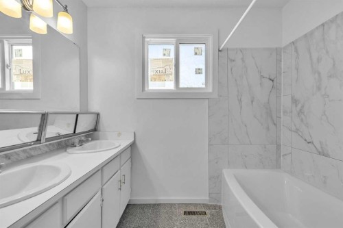 318 Marlborough Way Ne, Calgary, AB - Indoor Photo Showing Bathroom