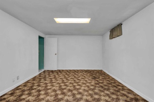 318 Marlborough Way Ne, Calgary, AB - Indoor Photo Showing Other Room