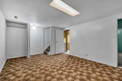 318 Marlborough Way Ne, Calgary, AB - Indoor Photo Showing Other Room