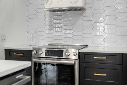 2023 35 Avenue Sw, Calgary, AB - Indoor Photo Showing Kitchen