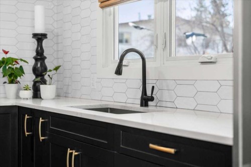 2023 35 Avenue Sw, Calgary, AB - Indoor