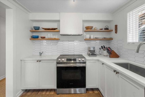 2023 35 Avenue Sw, Calgary, AB - Indoor Photo Showing Kitchen