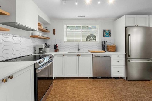 2023 35 Avenue Sw, Calgary, AB - Indoor Photo Showing Kitchen With Upgraded Kitchen