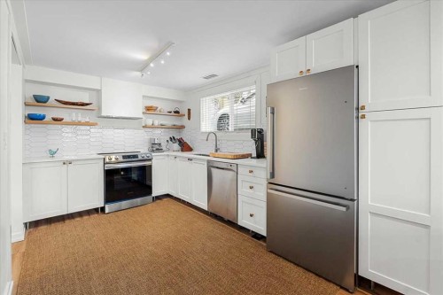 2023 35 Avenue Sw, Calgary, AB - Indoor Photo Showing Kitchen