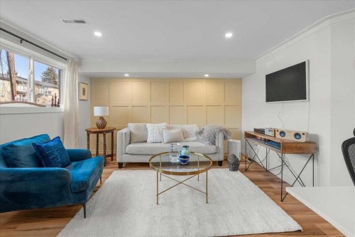 2023 35 Avenue Sw, Calgary, AB - Indoor Photo Showing Living Room