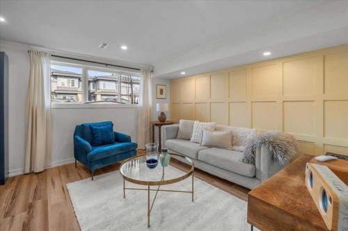 2023 35 Avenue Sw, Calgary, AB - Indoor Photo Showing Living Room