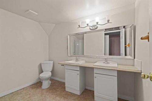179 Sunlake Way Se, Calgary, AB - Indoor Photo Showing Bathroom
