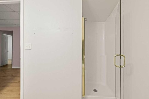 179 Sunlake Way Se, Calgary, AB - Indoor Photo Showing Bathroom