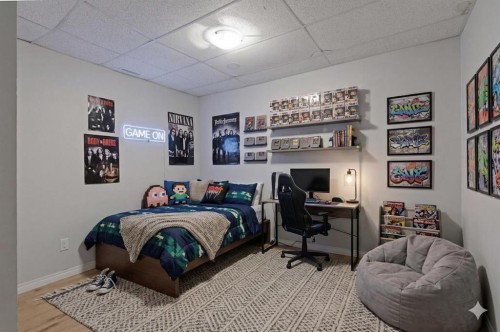 179 Sunlake Way Se, Calgary, AB - Indoor Photo Showing Bedroom