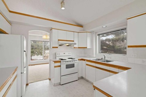 179 Sunlake Way Se, Calgary, AB - Indoor Photo Showing Kitchen With Double Sink