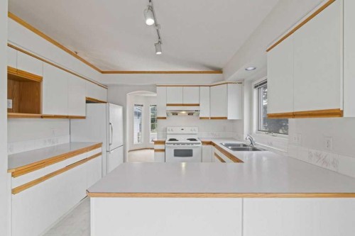 179 Sunlake Way Se, Calgary, AB - Indoor Photo Showing Kitchen With Double Sink