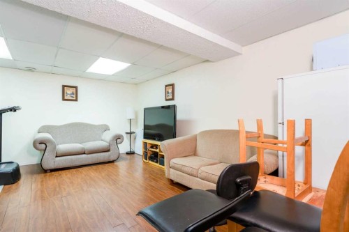 31 Coventry Lane Ne, Calgary, AB - Indoor