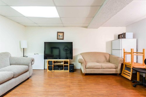 31 Coventry Lane Ne, Calgary, AB - Indoor Photo Showing Living Room