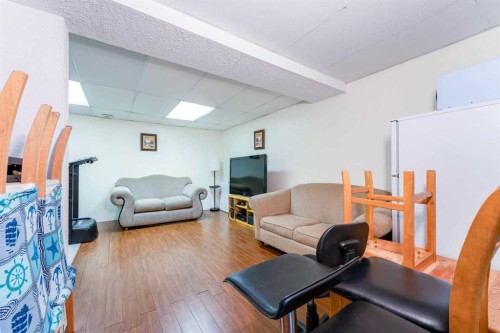 31 Coventry Lane Ne, Calgary, AB - Indoor