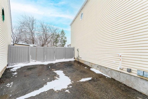 31 Coventry Lane Ne, Calgary, AB - Outdoor