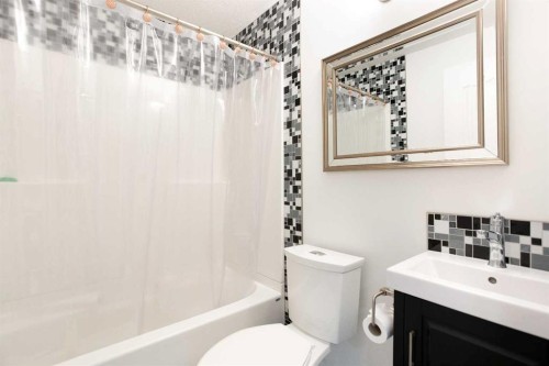 58 Nolancrest Rise Nw, Calgary, AB - Indoor Photo Showing Bathroom