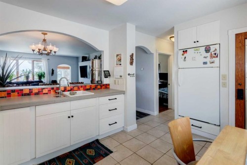 4007 Centre A Street Ne, Calgary, AB - Indoor Photo Showing Kitchen