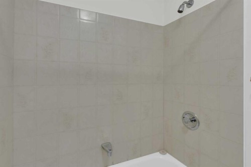 4007 Centre A Street Ne, Calgary, AB - Indoor Photo Showing Bathroom